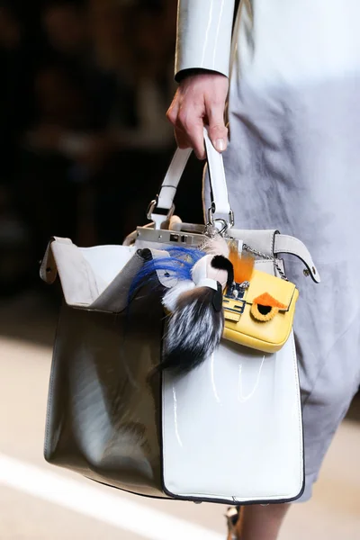 Look 57